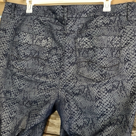 Penningtons Blue/Grey Snake Print Jeans - 24 - Picture 4 of 5